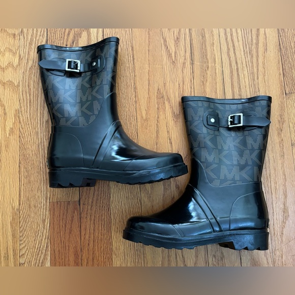 Michael Kors Shoes - MICHAEL Michael Kors Mid Calf RainBoots Women’s 6M Black/Brown Logo Flawed* Read